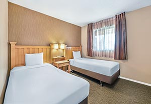 2 Single Beds, 1 Queen Bed, 2 Bedroom Suite, Kitchen